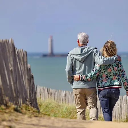 Appartement Rénové Face à La Avec Balcon Et Garage - Fr-1-92-948